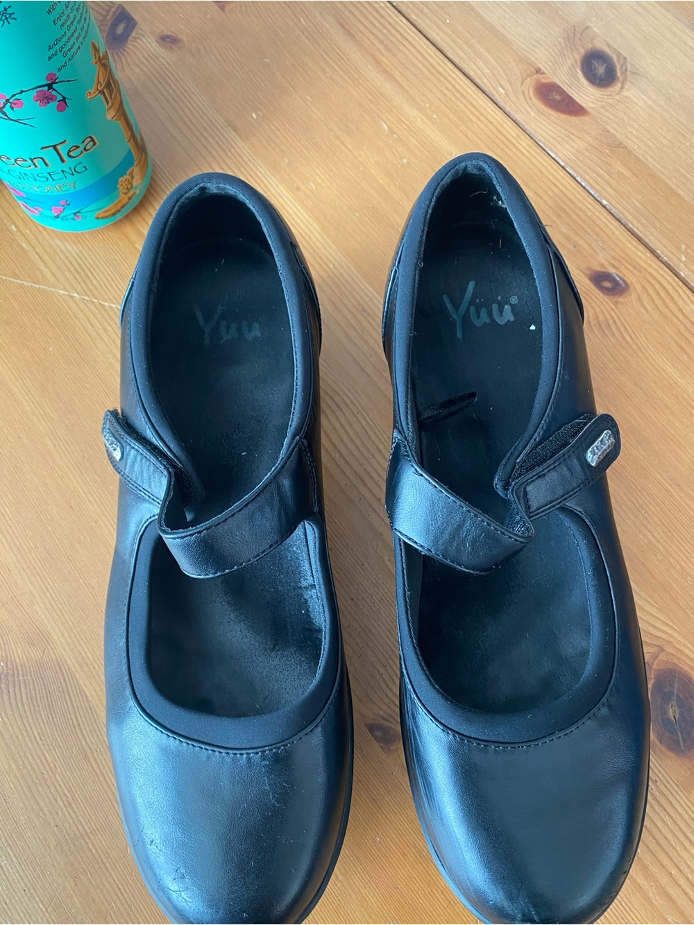 Yuu Black Strap Mary Jane Flats